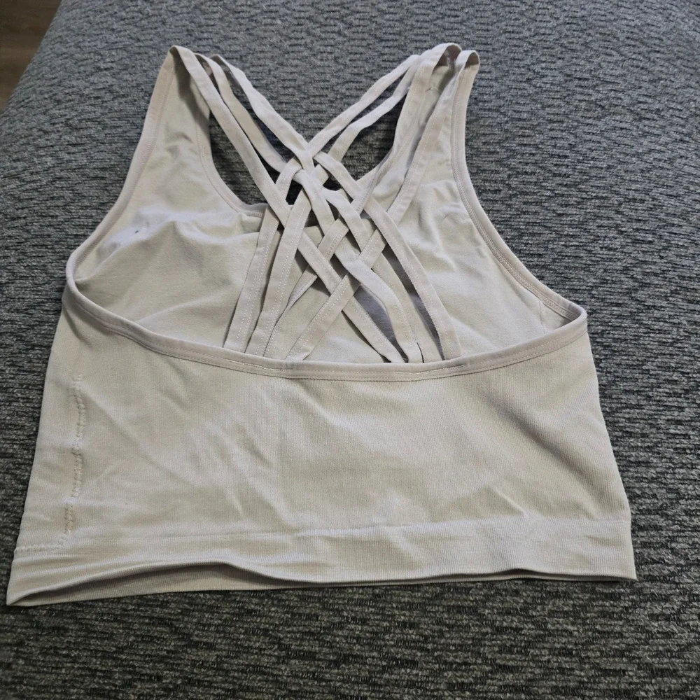 Pro-Fit Seamless Sports Bra Womens Medium Tan Strappy Lattice Back‎ Crop Top